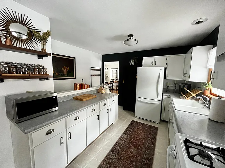 104 Joanne Dr — Photo 4
