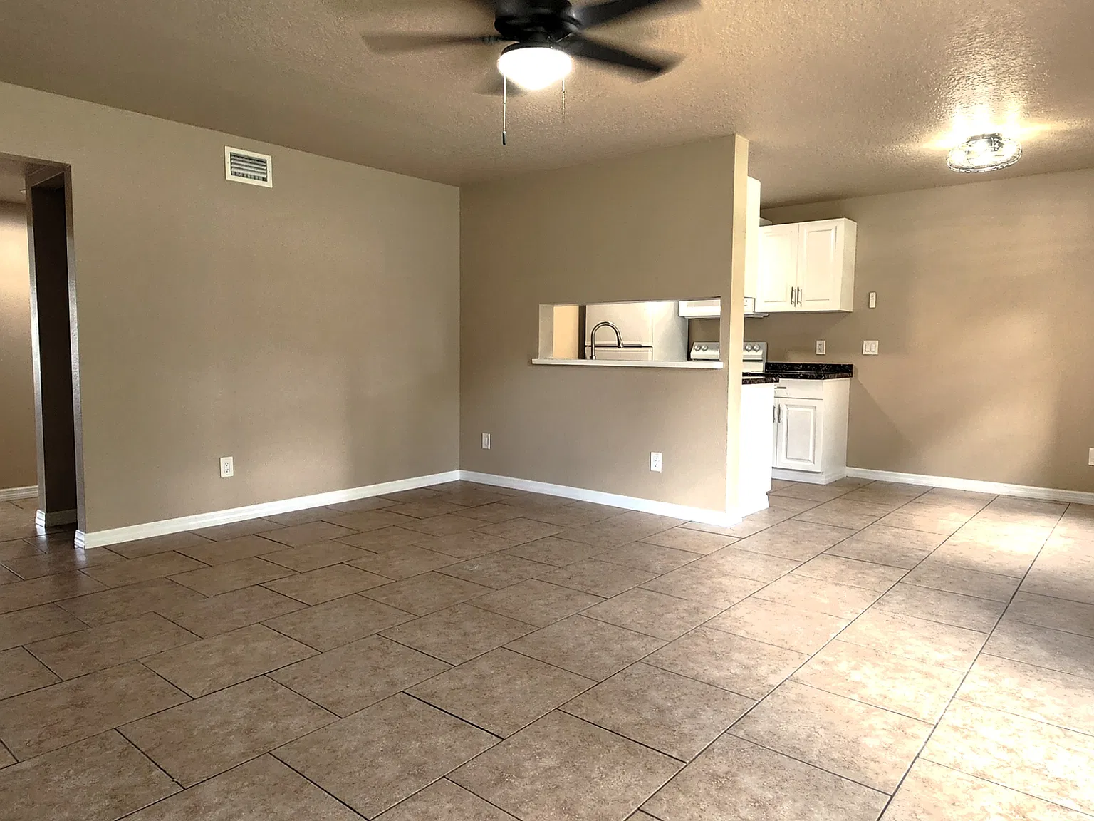2 bed, 820 sqft, $1,245 — Photo 2