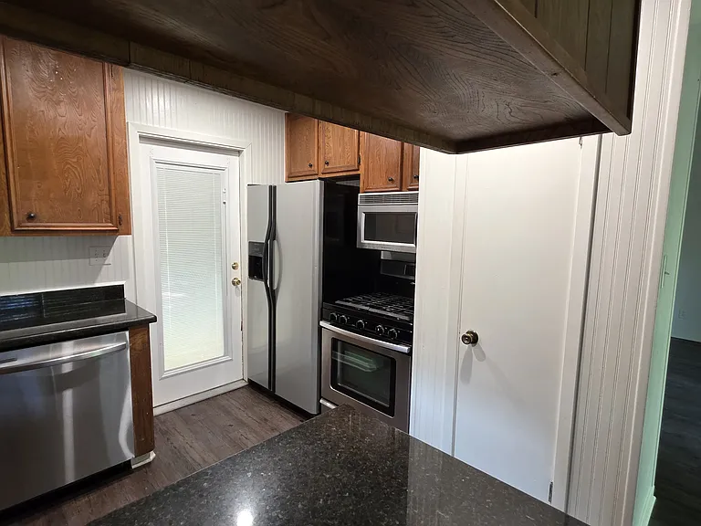 4207 Woodcrest Dr — Photo 3