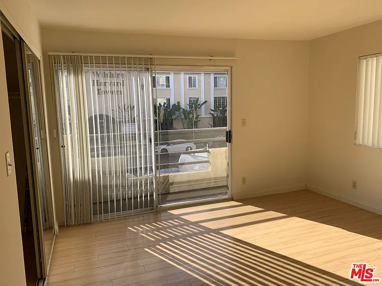 420 S Harvard Blvd #101 — Photo 10