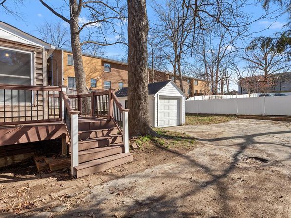 554 S Clay Ave, Saint Louis, MO 63122