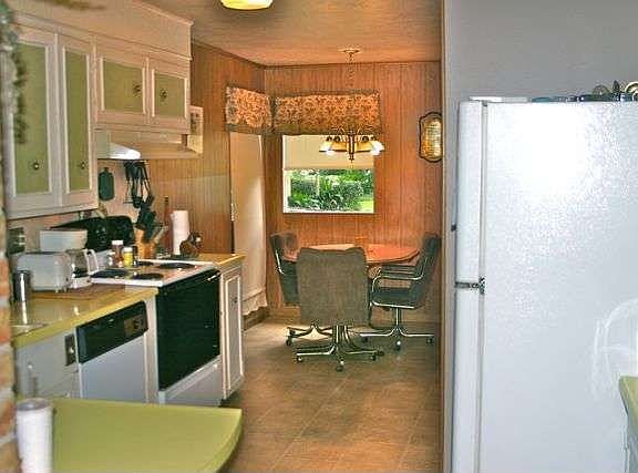 3rd image of 3745 Broadmoor Dr