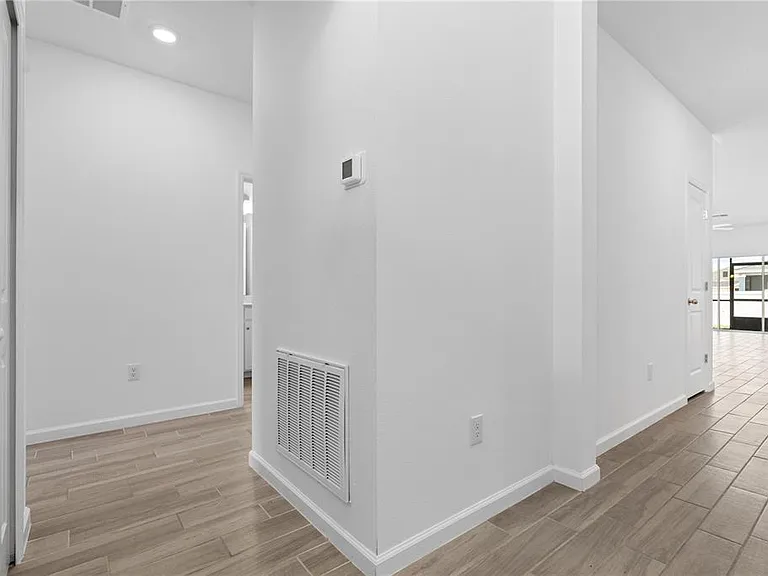 5637 SW 93rd St — Photo 6