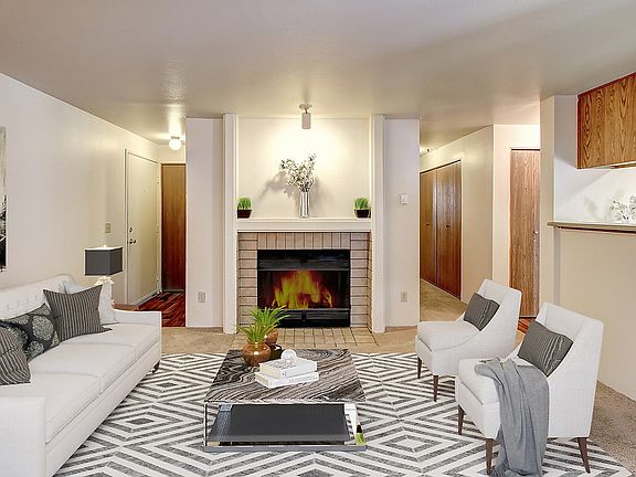 4th image of 2307 NE 4th St #1L301