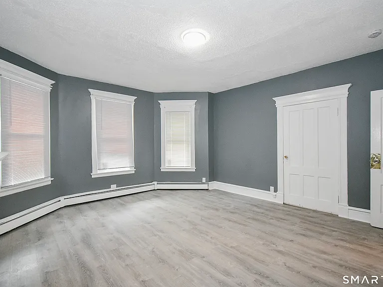 122 Hungerford St — Photo 3