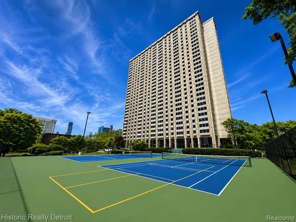 1300 E Lafayette St APT 305, Detroit, MI 48207