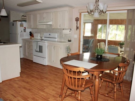 5th image of 127 Winterdale Dr