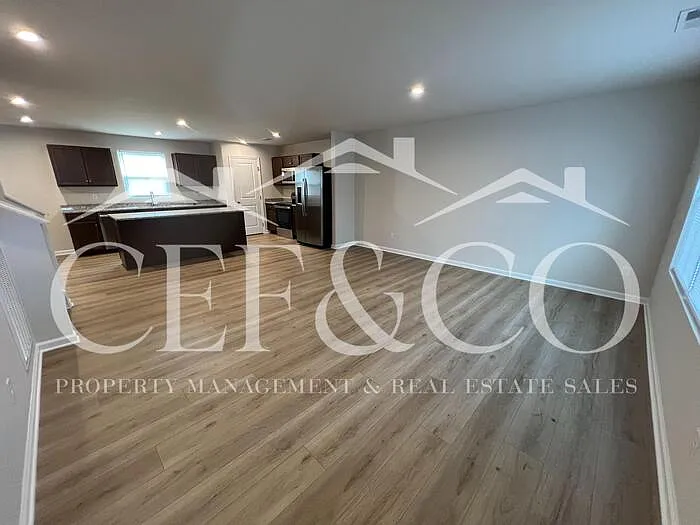 921 Delia Ave — Photo 2