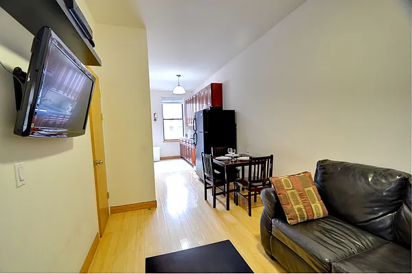 Rented by Smart City Real Estate LLC | media 18