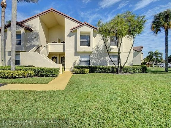 2nd image of 5915 Parkwalk Cir W