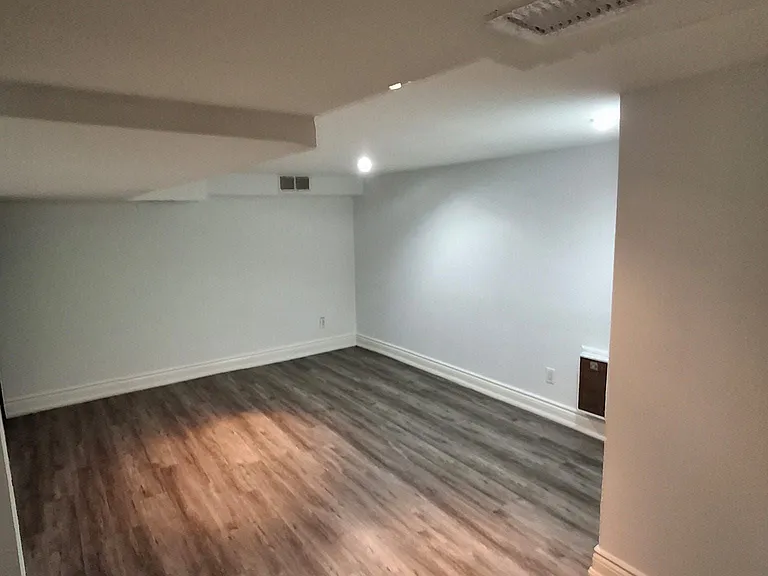 33 Woodward Ave #MAIN — Photo 8