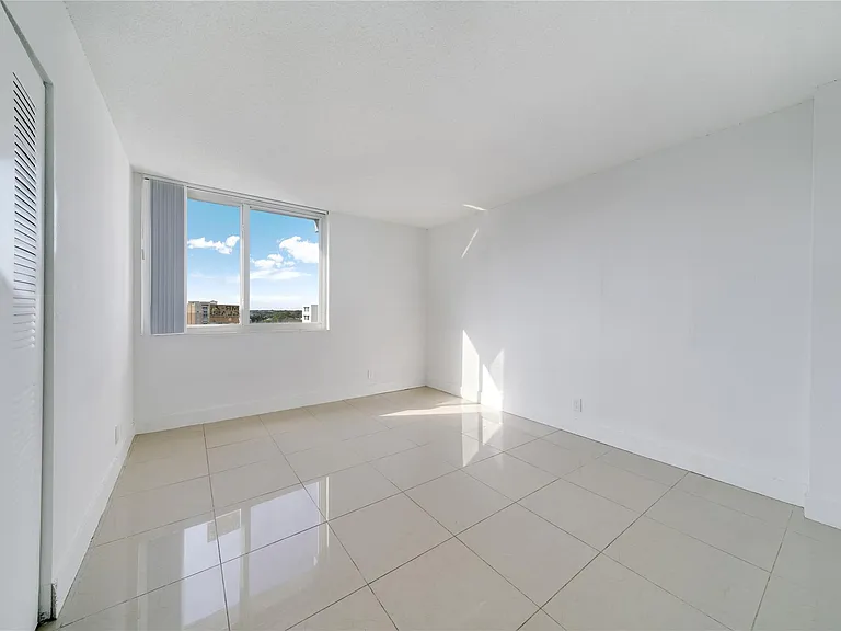9001 SW 77th Ave #C803 — Photo 11