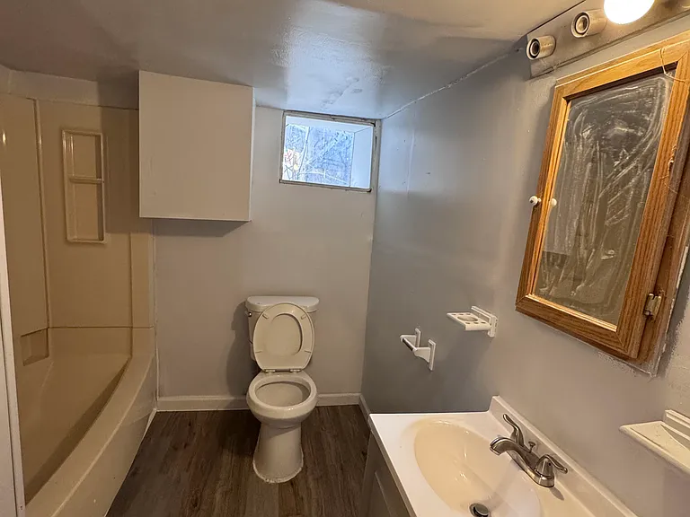 1323 Berryhill St #1 — Photo 10