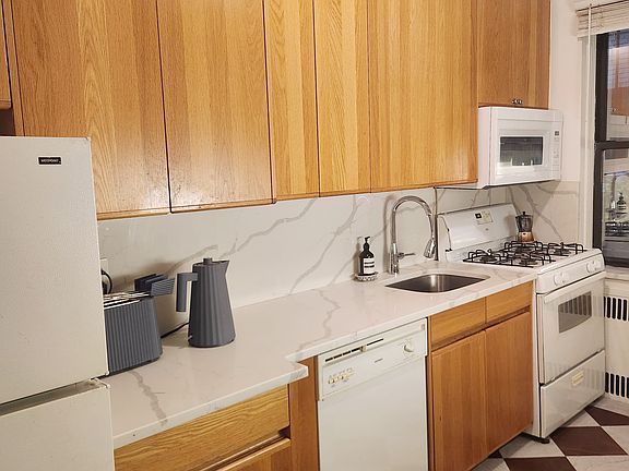 5th image of 330 E 71st St Ste 1D
