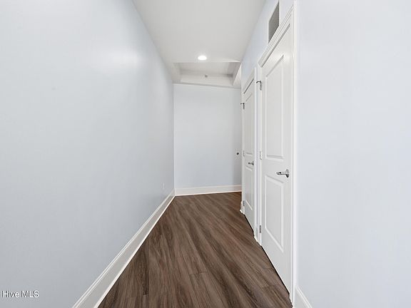 5th image of 400 W North Street #810