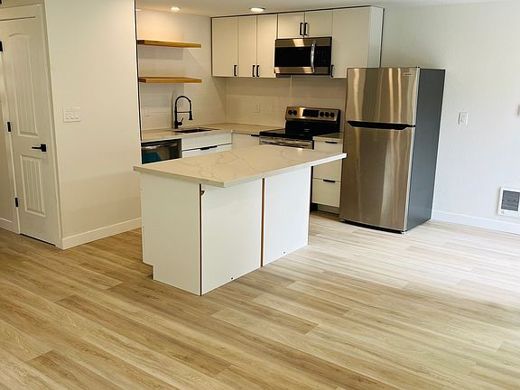4th image of 9735 Woodlawn Ave N #1
