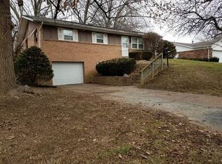 141 Lake Forest Dr, Belleville, IL