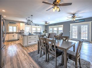 401 Putt N Bay Dr, Sunrise Beach, MO 65079