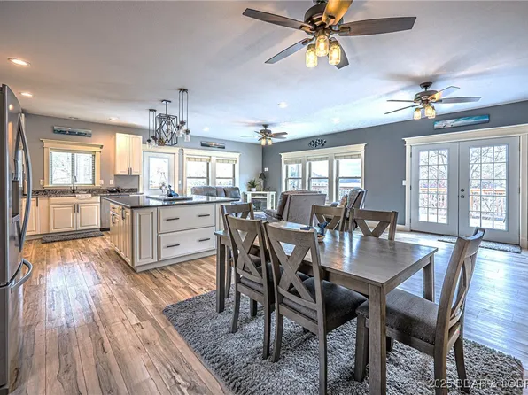 401 Putt N Bay Dr, Sunrise Beach, MO 65079