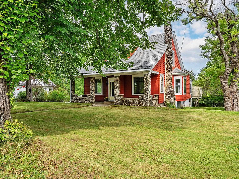 1st image of 8 Maple Ave