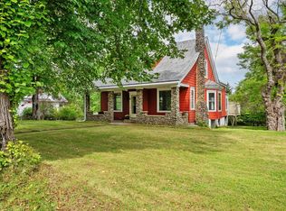 8 Maple Ave, Lunenburg, NS B0J 2C0