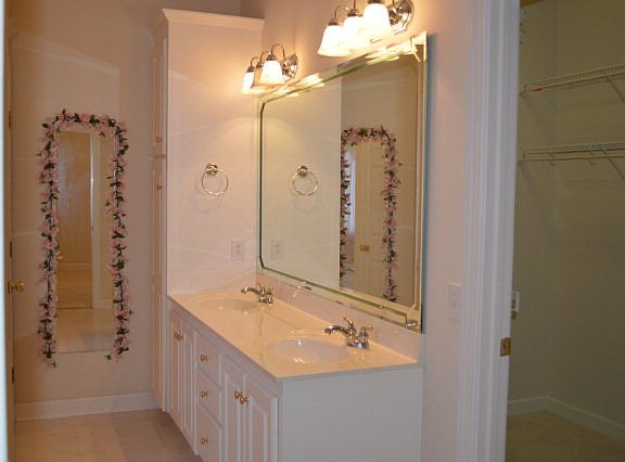 2nd image of 302 Commonsgate Dr