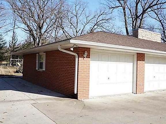 2nd image of 7906 Wildwood Ln NE
