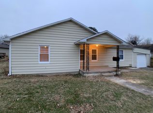 624 N Springfield Ave, Bolivar, MO 65613