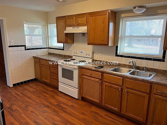 4th image of 11 Rolling Hills Dr