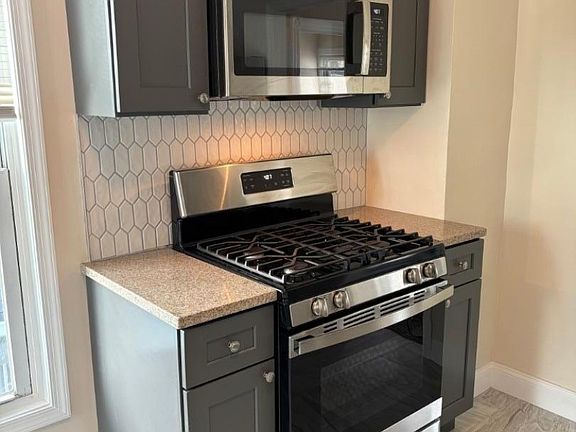 4th image of 235 Morris St