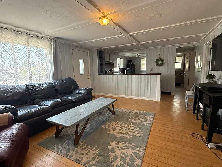 150 Northern Blvd — Photo 11