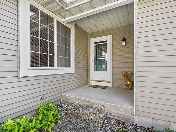 3rd image of 2091 Woodshire Pl SE