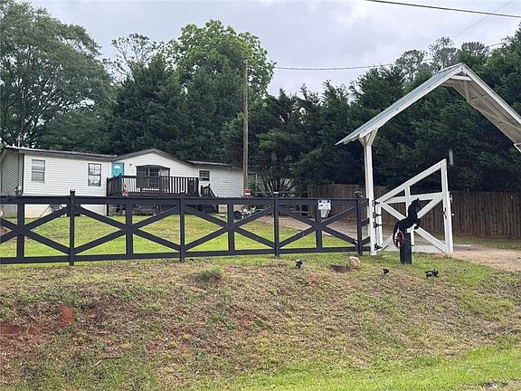2nd image of 219 Lynn Rd