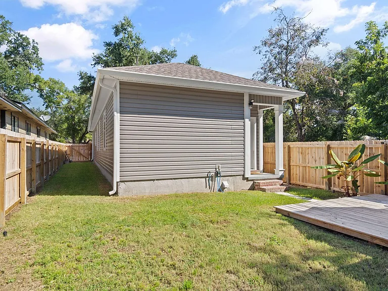 1023 W Blount St — Photo 24