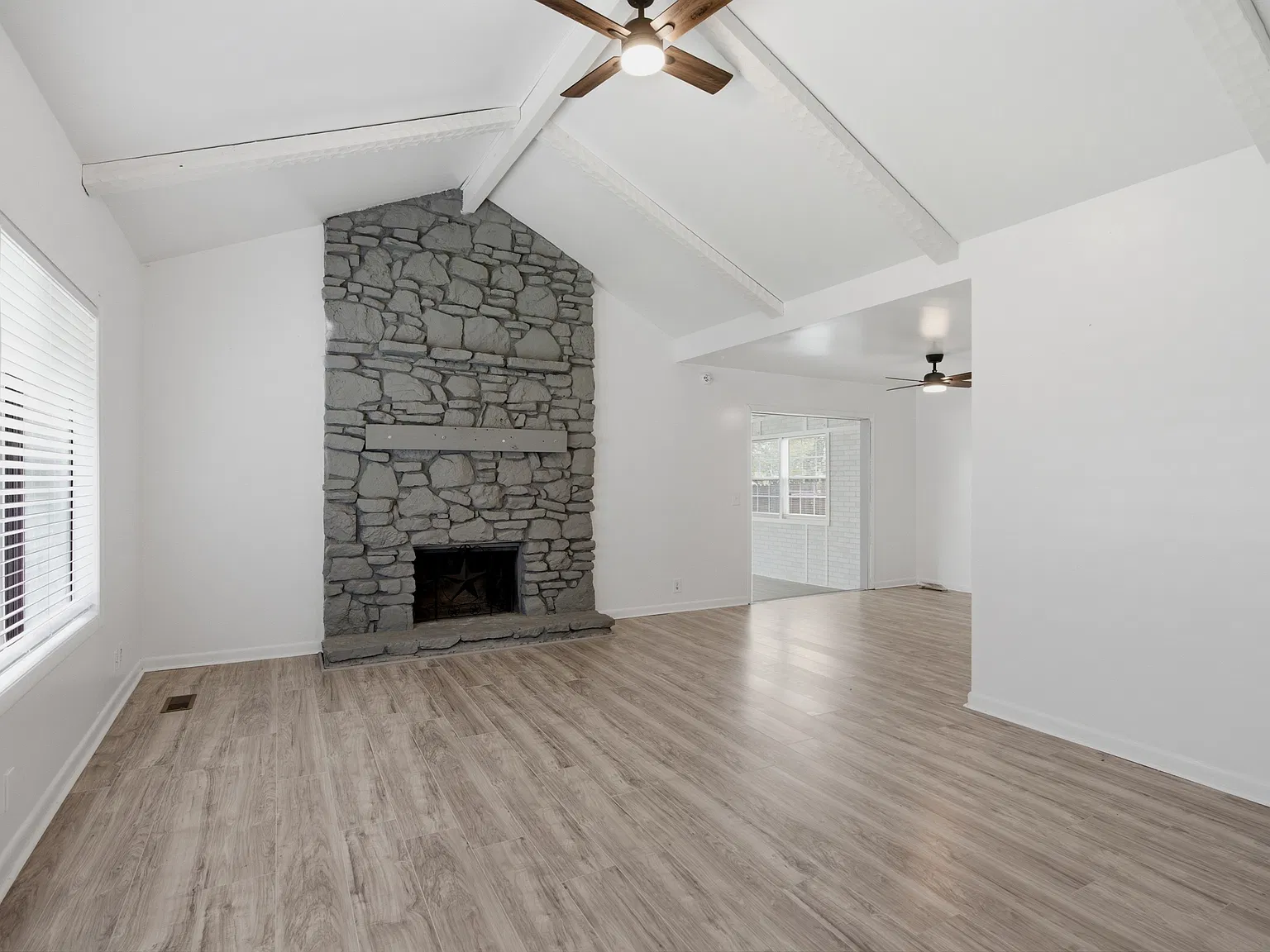 2 bed, 1243 sqft, $1,900 — Photo 4