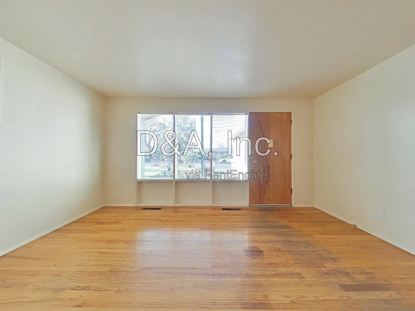 3 bed, 1.5 bath, 1120 sqft, $2,395 — Photo 2