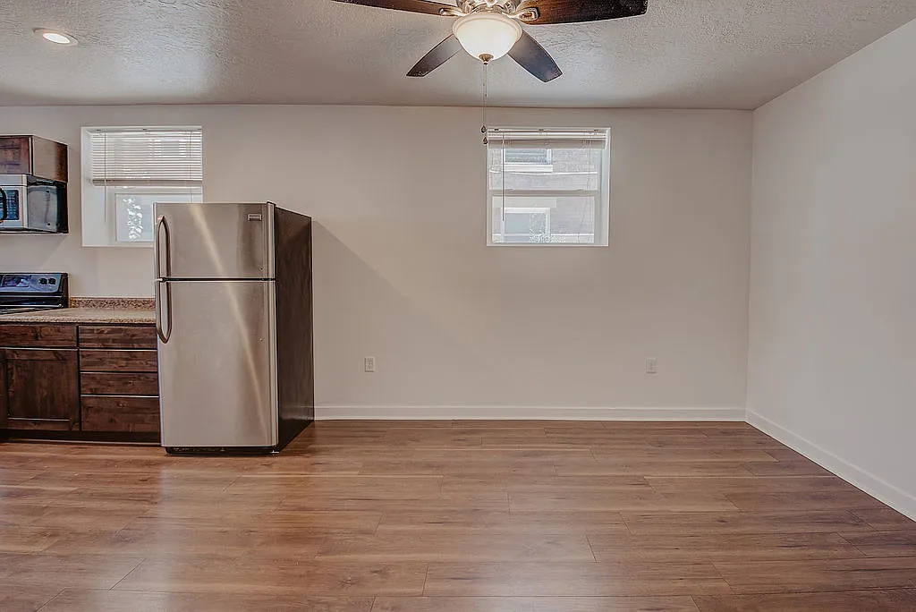 Studio, 350 sqft, $900 — Photo 2