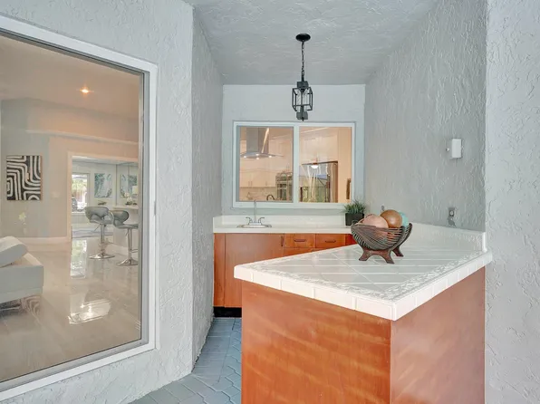 9066 NW 52nd Ct, Coral Springs, FL 33067