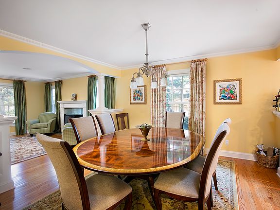 Dining room-seats 10