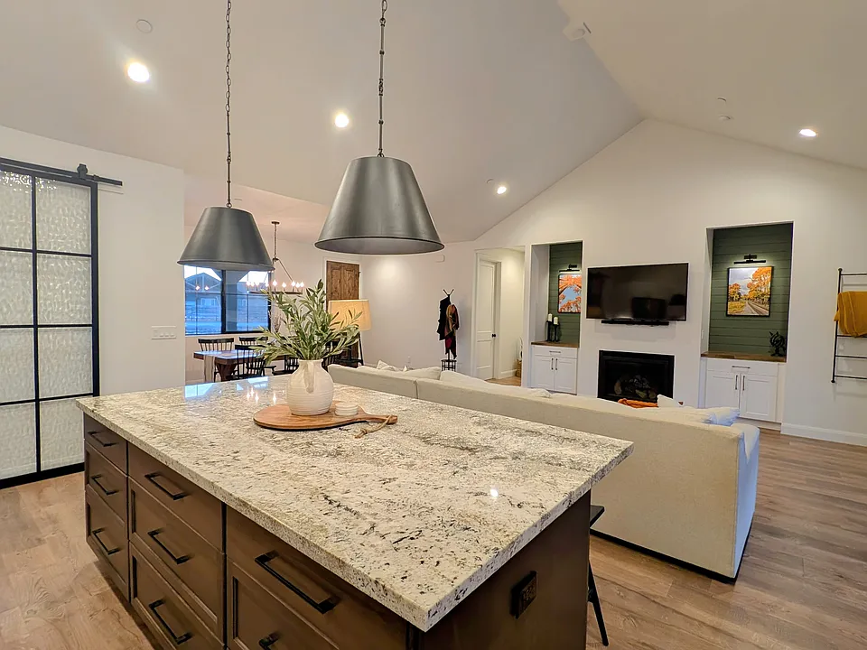 4801 W Laskin Trl