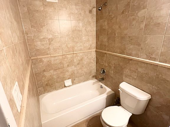 4th image of 3088 36th St APT 4F