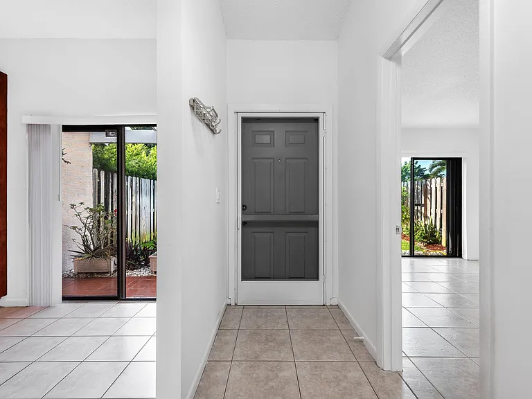 1013 NW 53rd St — Photo 11