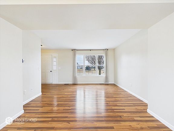 4th image of 830 Spring Meadow Ln