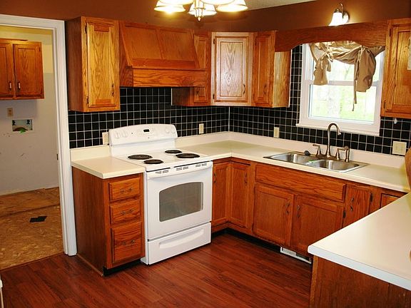 4th image of 943 Montclair Dr