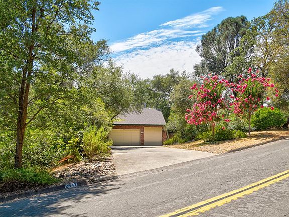 4th image of 2547 Lakeridge Oaks Dr