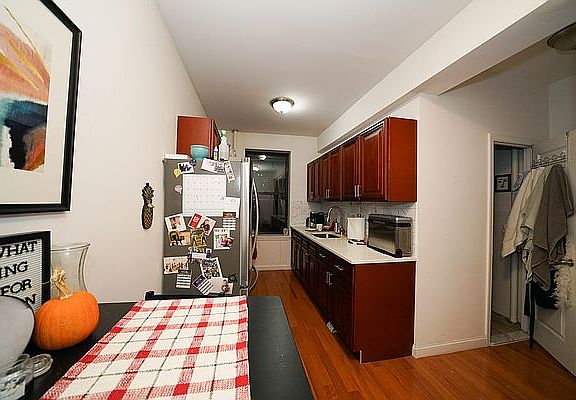 3rd image of 28-12 24th Ave #2B
