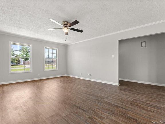 4th image of 1115 Paris St