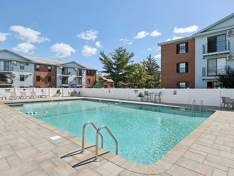 1-web-or-mls-Plantation St-2708-901