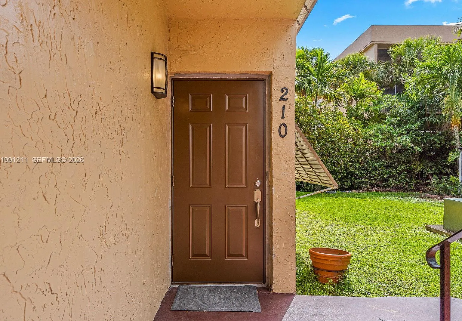 Laguna Tropical Condo — Photo 4