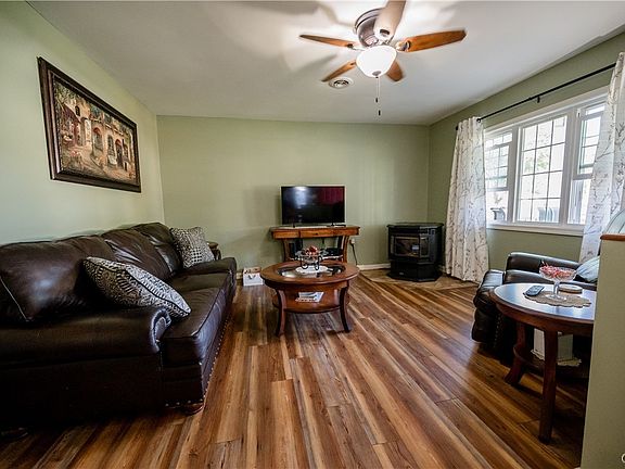 4th image of 109 Denton Ave